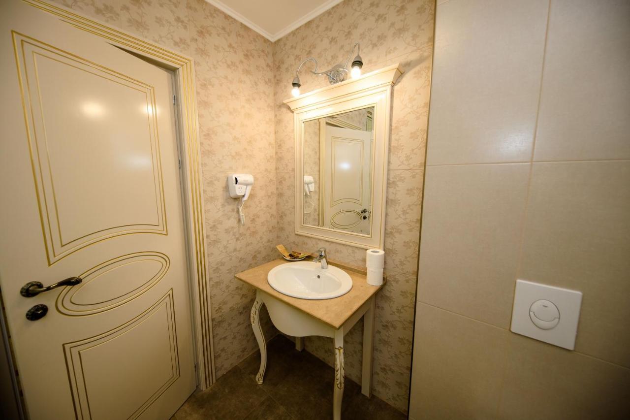 La Casa Cu Stuf Hotell Baldovinesti Eksteriør bilde